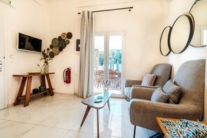 Premium Villa, Private Bathroom, Garden View (Villa Sun Sole) | Lounge