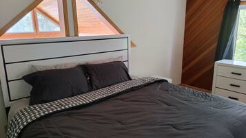 5 bedrooms, WiFi, bed sheets