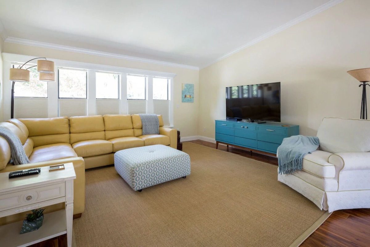 Photo 3 of NEW - Close to MERCATO & BEACH Designer Pool Home on Estate Lot! 3+bedrooms!