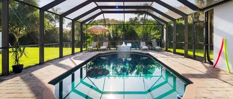 حمّام سباحة خارجي، حمّام سباحة مُدفَّأ