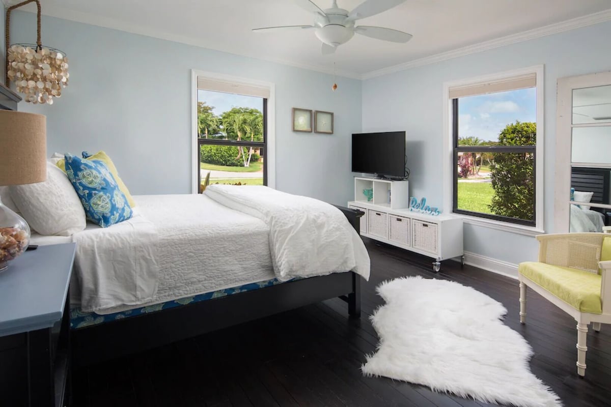 Photo 10 of NEW - Close to MERCATO & BEACH Designer Pool Home on Estate Lot! 3+bedrooms!