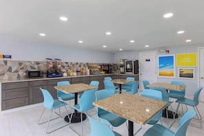 Dining - Days Inn By Wyndham Knoxville North (Knoxville)