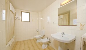 Bathroom - Hotel Bahia Playa (Sant Josep de sa Talaia)