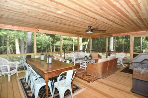 Cabin, Multiple Beds (Sleepy View Retreat - Natures Haven) | Dining