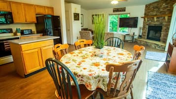 House, Multiple Beds (Cacapon Connected - Workplace Retreat) | Private kitchen