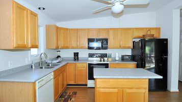 House, Multiple Beds (Cacapon Connected - Workplace Retreat) | Private kitchen