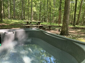 Cabane, 1 très grand lit (River  Walk  Cottage - Romantic Escap) | Spa