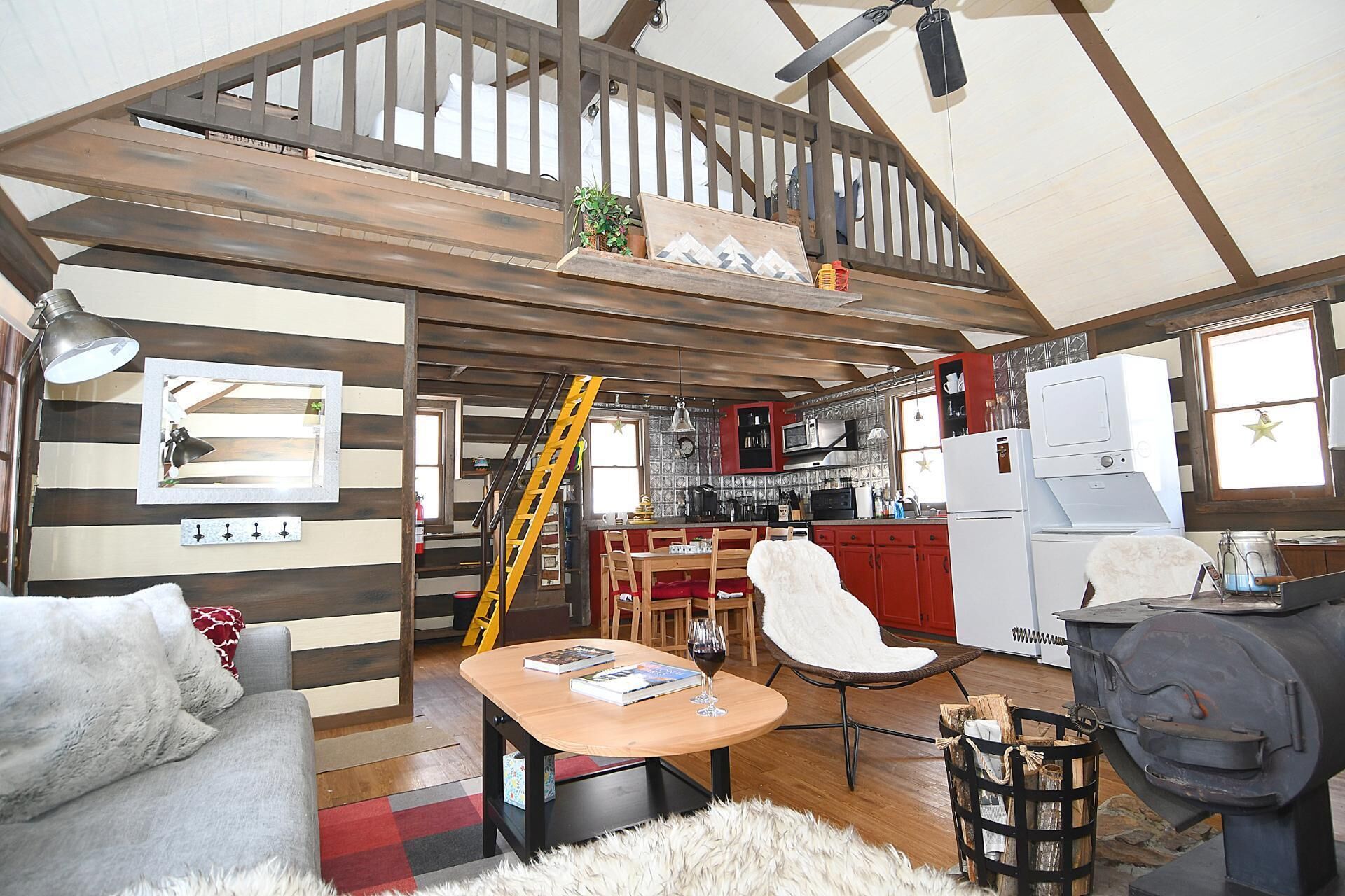 Cabin, 1 King Bed (River  Walk  Cottage - Romantic Escap) | Living room | Fireplace