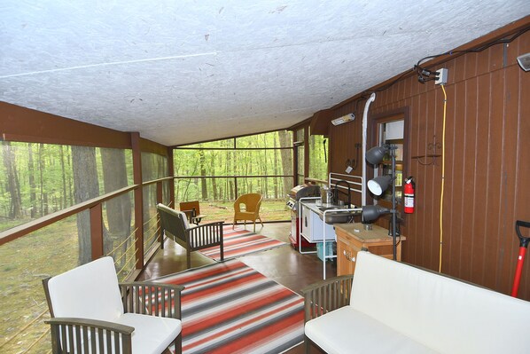 Cabin, 1 King Bed (River Walk Cottage - Romantic Escap) | Balcony