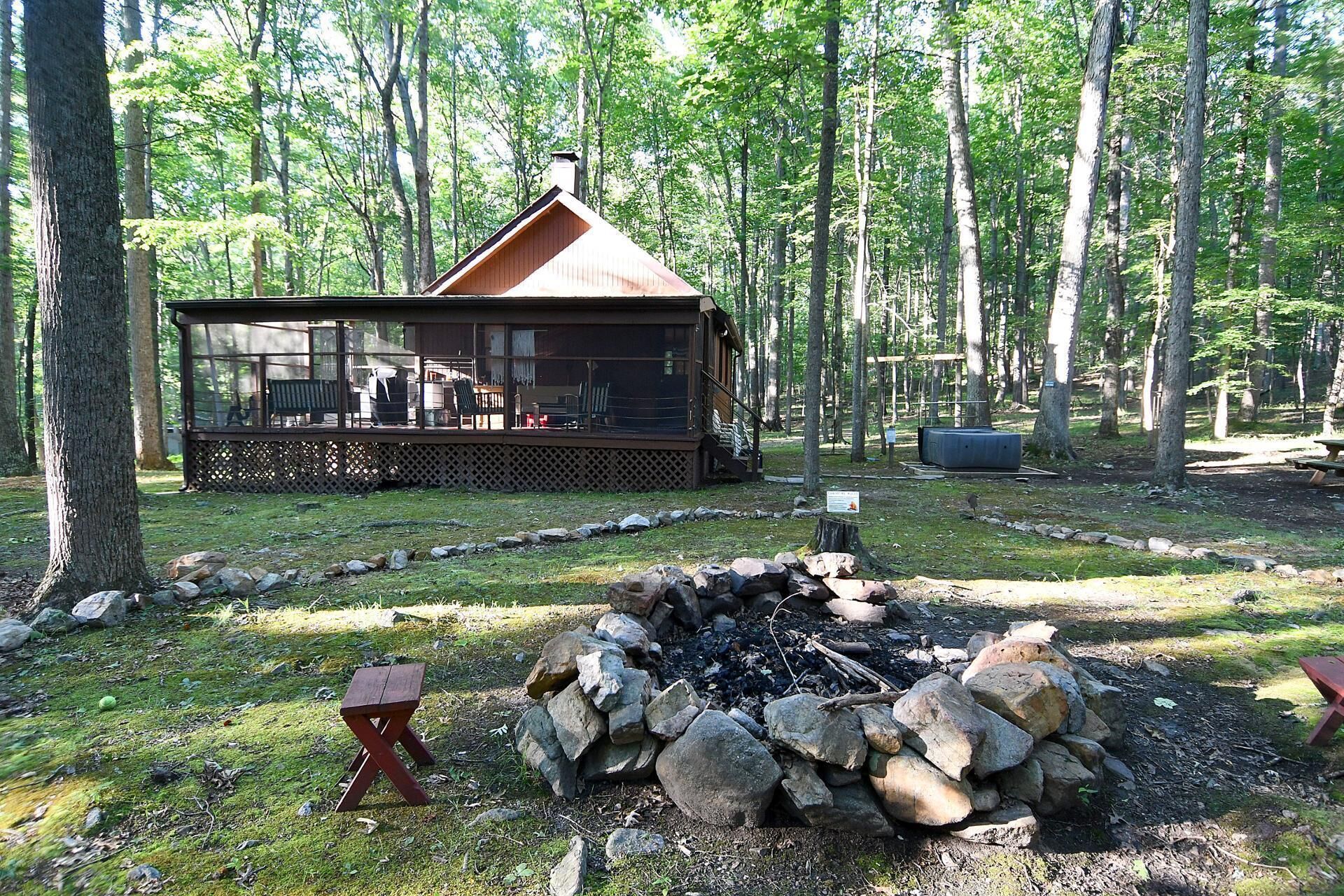 Cabin, 1 King Bed (River  Walk  Cottage - Romantic Escap) | Property grounds