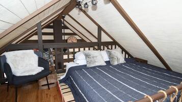 Cabin, 1 King Bed (River  Walk  Cottage - Romantic Escap) | 1 bedroom, internet