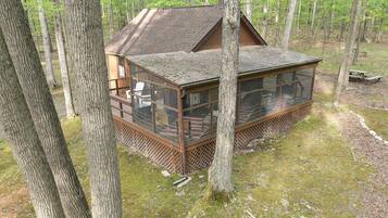 Cabin, 1 King Bed (River  Walk  Cottage - Romantic Escap) | Exterior
