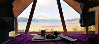 Cozy Wooden Cottage by the Sioni Lake