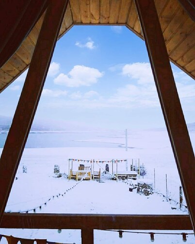 Cozy Wooden Cottage by the Sioni Lake