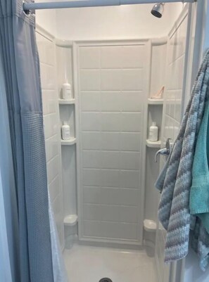 Toallas, jabón, shampoo 