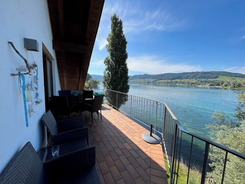 Unique vacation apartment with lake view in the middle of a nature reserve