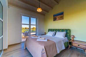 5 bedrooms, iron/ironing board, WiFi, bed sheets - Modern 5-BR villa for 10+1 with heated pool and specious land (Filipana)