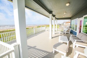 Terrace/patio - Spectacular 1st Row Beach Front Home ~ Sleeps 16 (Surfside Beach)