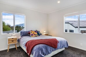 4 habitaciones, tabla de planchar con plancha, wifi y ropa de cama