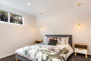 4 chambres, fer et planche à repasser, Wi-Fi, draps fournis