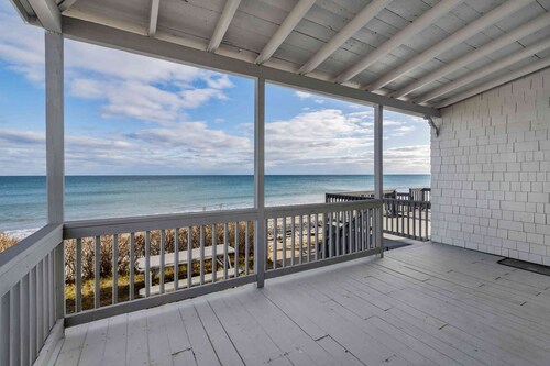 BEACHFRONT HOME-BREATHTAKING 180 DEGREE OCEAN SUNRISES-SUNSETS-OCEANFRONT PATIO