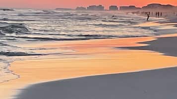 Beach nearby, sun-loungers, beach towels