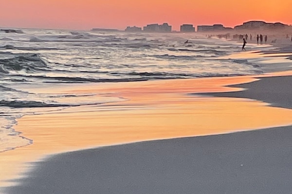 Vlak bij het strand, ligstoelen