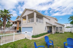 Exterior - Destin Beach Oasis, Ginormous Heated Pool, 4Bed/3bath 2Min Walk To Private Beach (Destin)