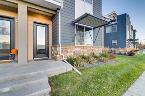 4 bedrooms, free WiFi, bed sheets - Fancy Townhome near Old Town, Breweries and River! (Fort Collins)
