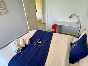2 soverom, skrivebord, strykejern/-brett og wi-fi (inkludert)