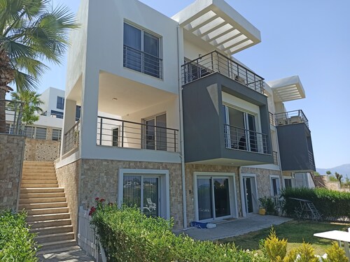Ground Floor Apt with Private Garden – Peaceful Stay at Lavender Residence