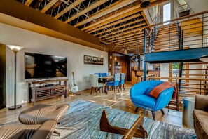 Maison en rangée, Plusieurs lits (325 Cherry St Unit 216) | 2 chambres, accès au Wi-Fi (inclus), literie fournie