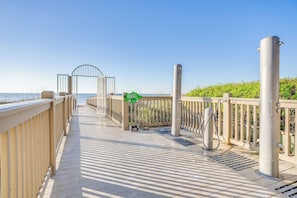 Property grounds - Ocean Views at Villamare 1405 in Palmetto Dunes, Right on the Beach! (Hilton Head Island)