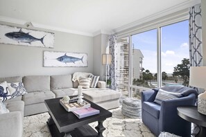 Smart TV, Netflix, DVD player, books