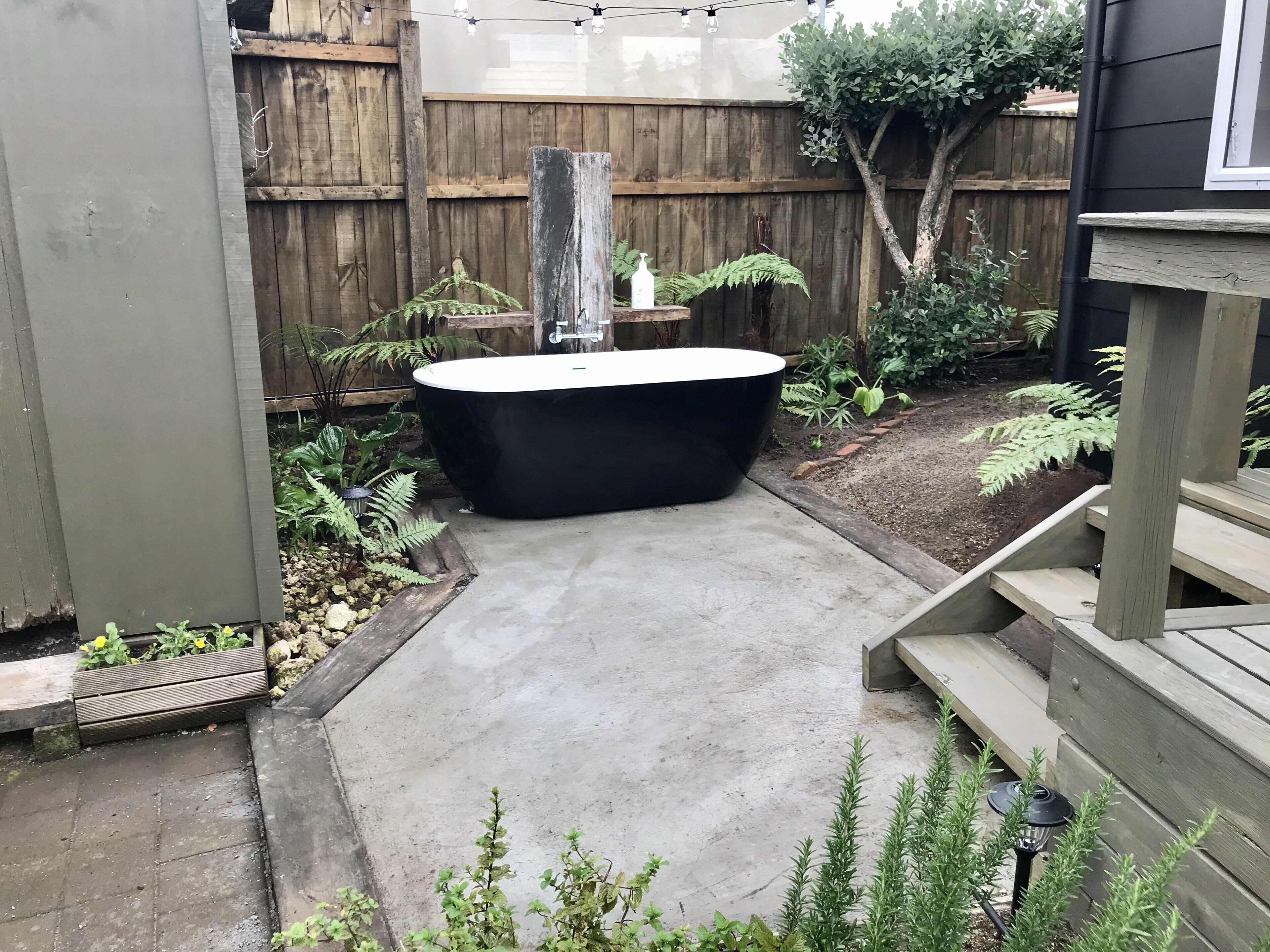 Outdoor spa tub