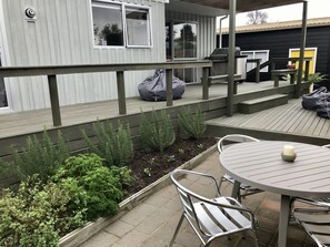Outdoor dining - Marigold Cottage, includes bikes & kayaks (Taupō)