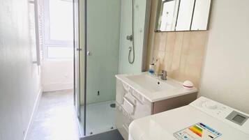 淋浴設備、風筒、提供毛巾、番梘