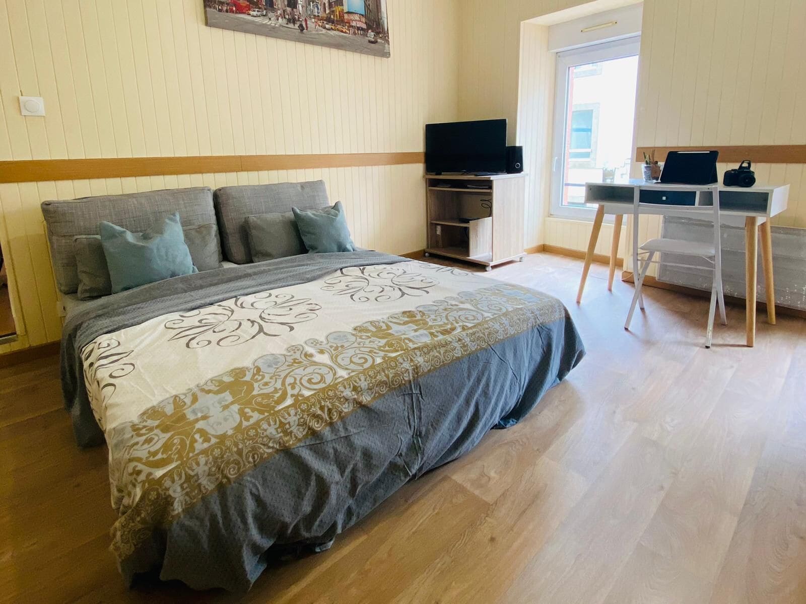 1 bedroom, travel crib, free WiFi, bed sheets