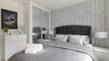 2 bedrooms, iron/ironing board, WiFi, bed sheets