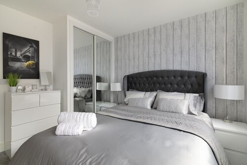 Luxury 2 bedroom apartment 5min from station