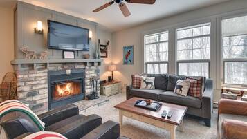 Smart TV, fireplace, Netflix, streaming services