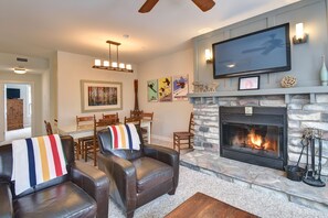 Smart TV, fireplace, Netflix, streaming services