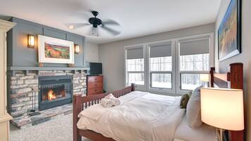 3 bedrooms, desk, iron/ironing board, WiFi (free)