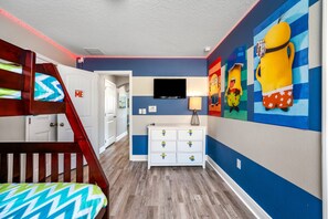 5 bedrooms, iron/ironing board, free WiFi, bed sheets - Theater Area | Kids Bedroom | Screened Private Pool (Davenport)
