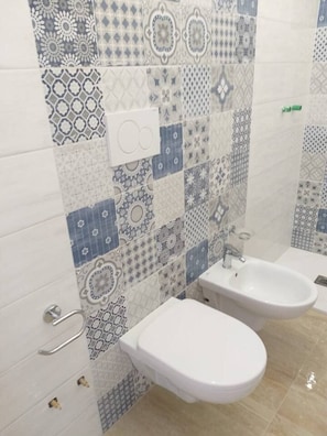 Apartment, 1 Queen Bed | Bathroom