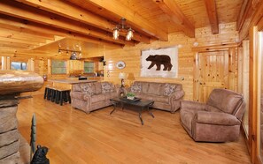 TV, caminetto, lettore DVD