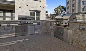 Terrace/patio - KING BED great pool, amazing city views, 75” tv (Austin)