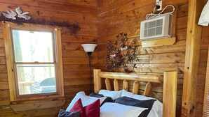 1 bedroom, WiFi (free), bed sheets - Country Charm Cabin  (Hillsboro)