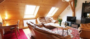 Stunning private villa for 11 guests with WIFI, TV, patio and pets allowed