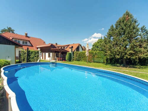 Wonderful private villa for 11 people with WIFI, TV, patio and pets allowed
